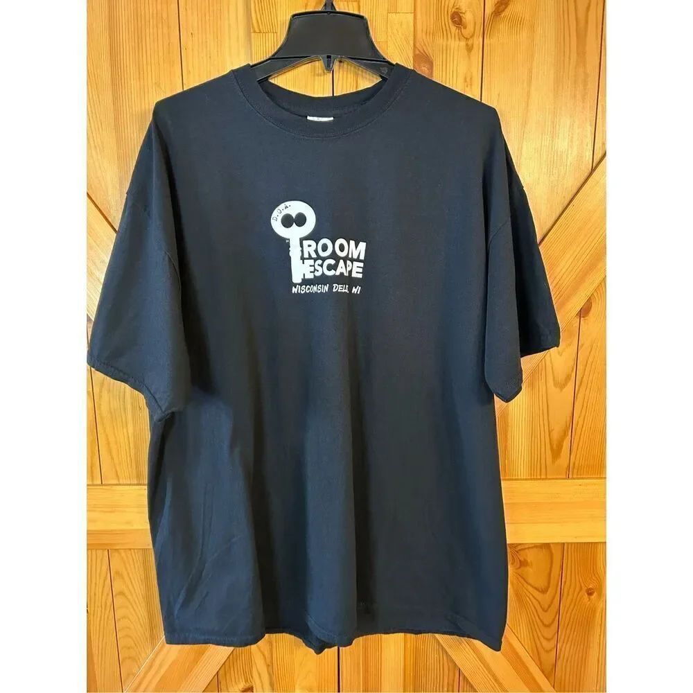 Room Escape Wisconsin Dells, black T-shirt, size 2 XL nwot (0820)￼
